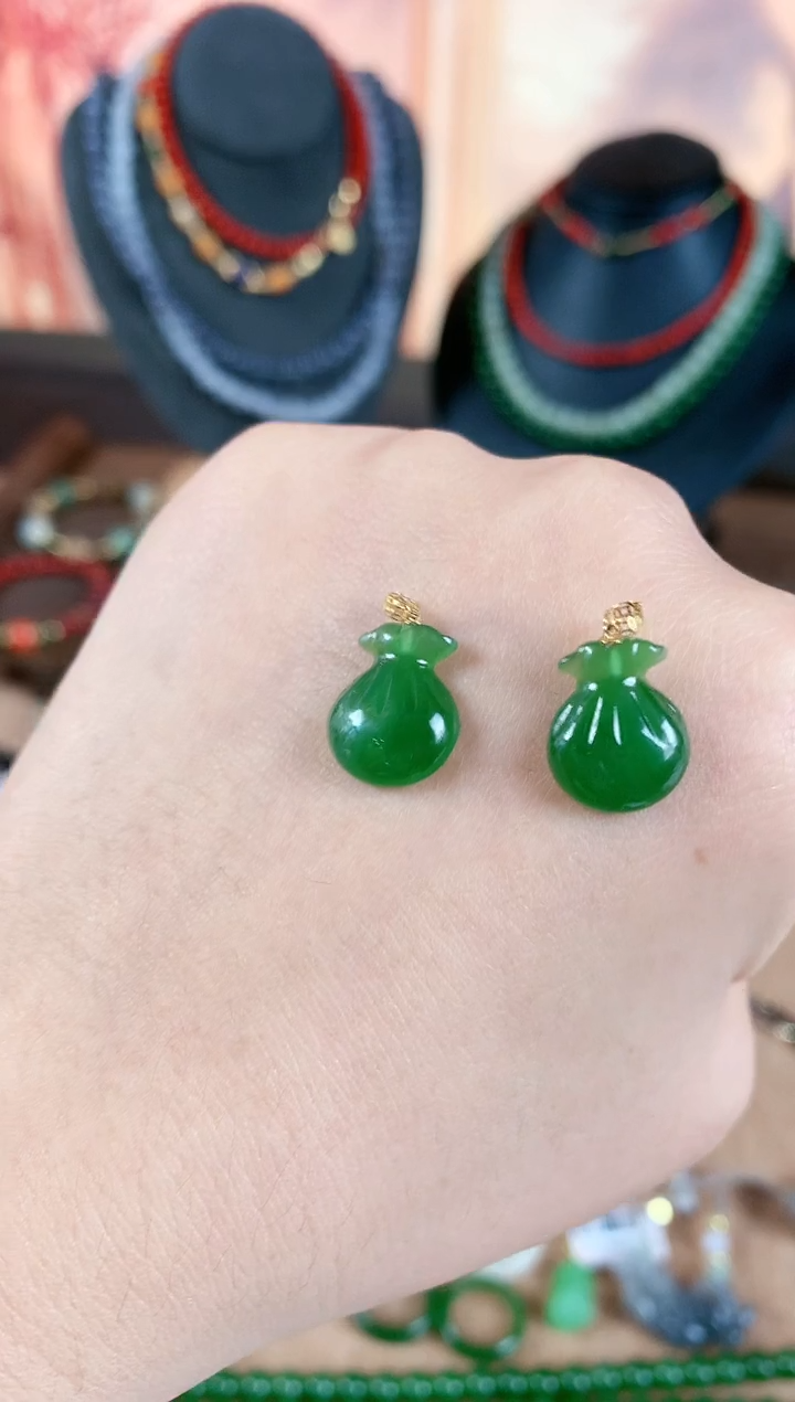 吊坠(不含链)18K金镶嵌和田玉多样性发一