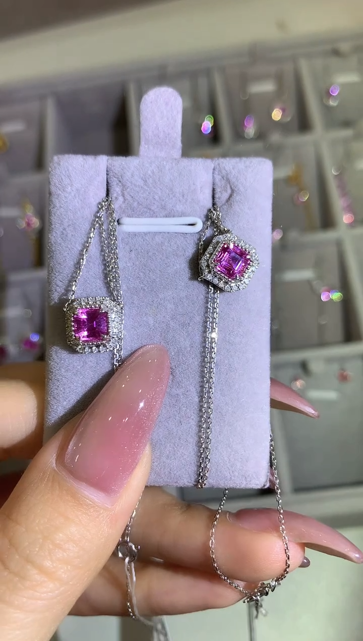 【闪购商品】蓝宝石吊坠（不含链）18K金镶嵌吊坠（不含链）多样性发一