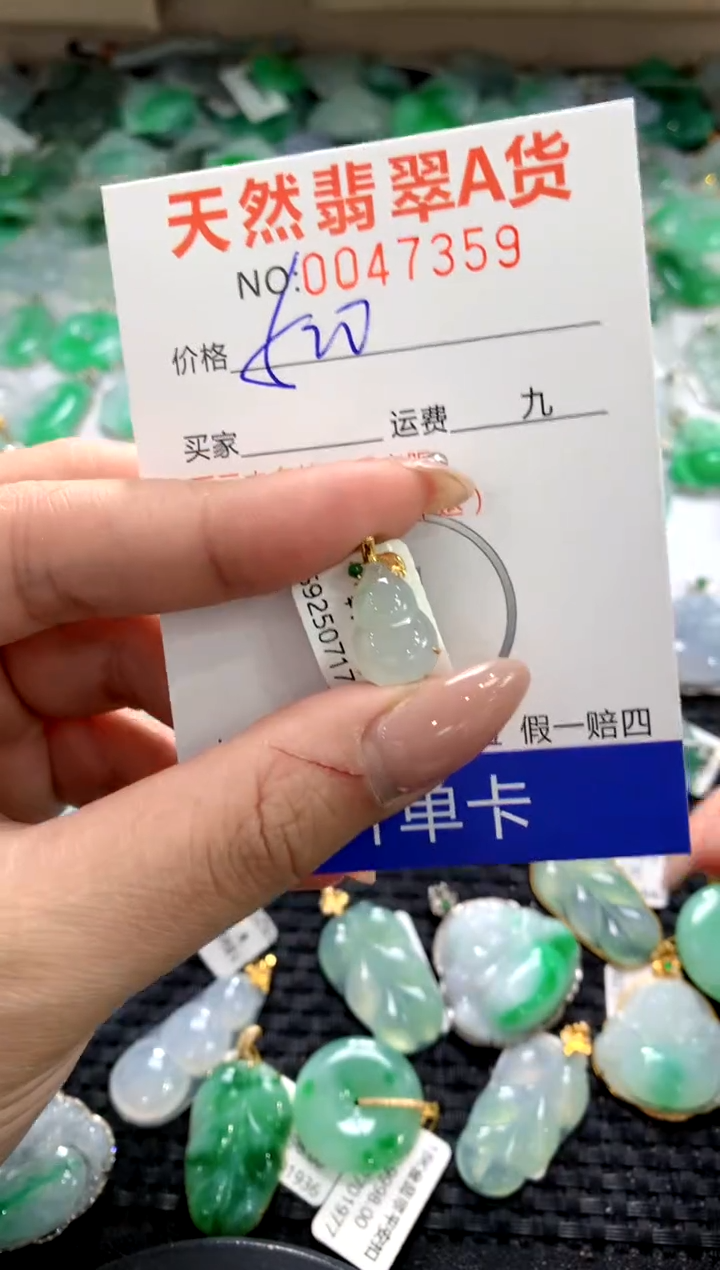 颈饰18K金镶嵌翡翠1111111111111111