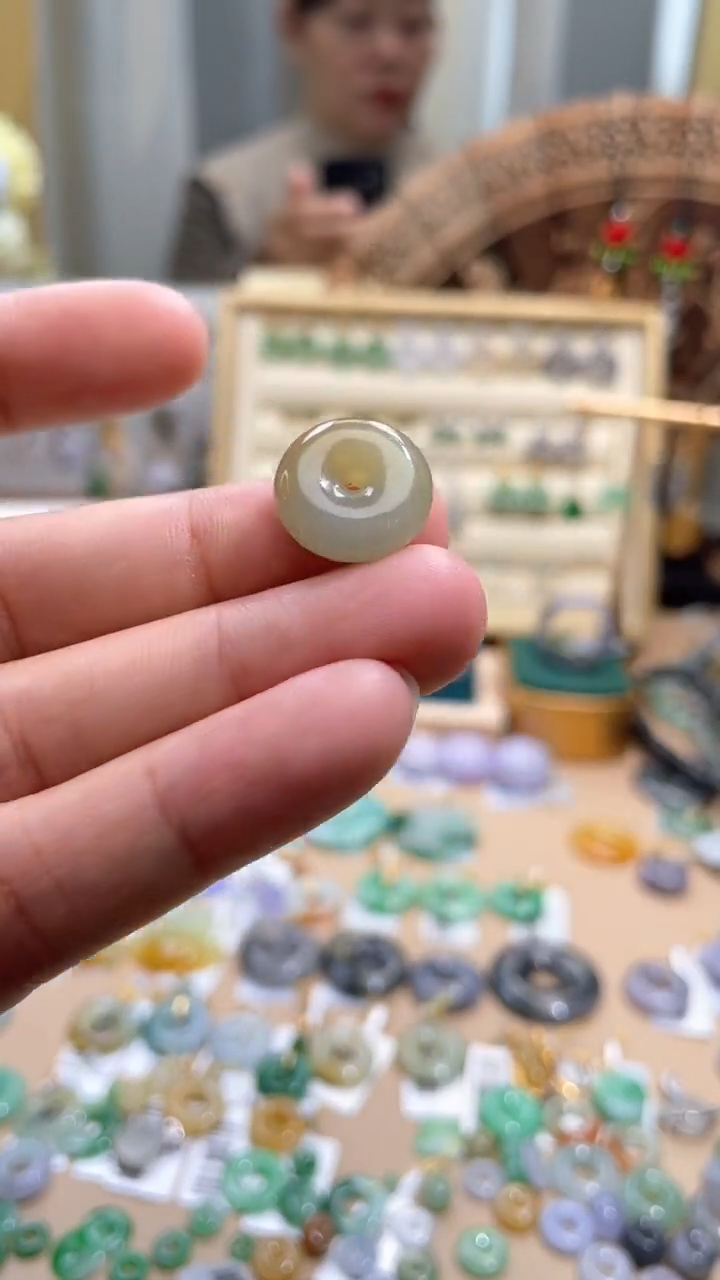 【闪购商品】翡翠颈饰未镶嵌平安扣