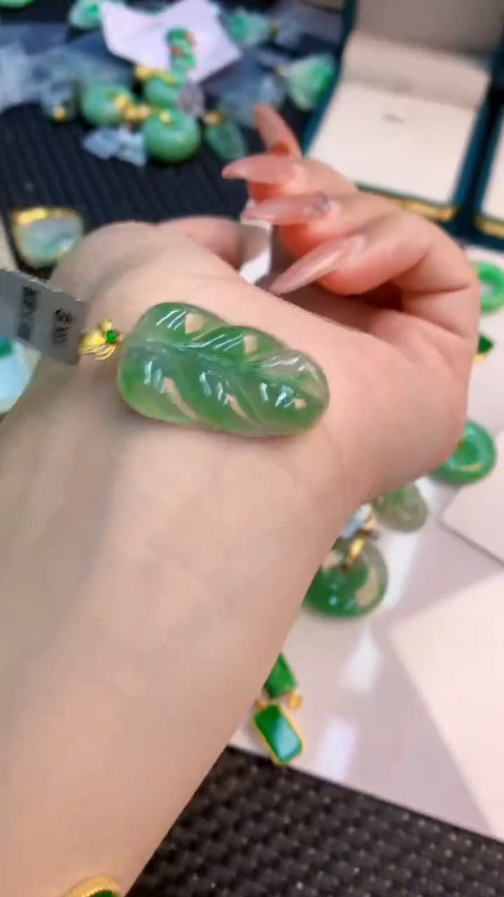 翡翠18K金镶嵌吊坠(不含链)1