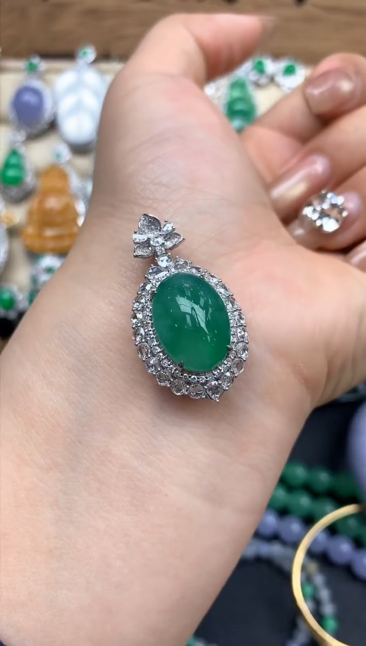 颈饰18K金镶嵌翡翠320-中国好珍宝