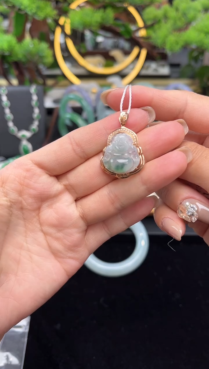 颈饰18K金镶嵌翡翠吊坠