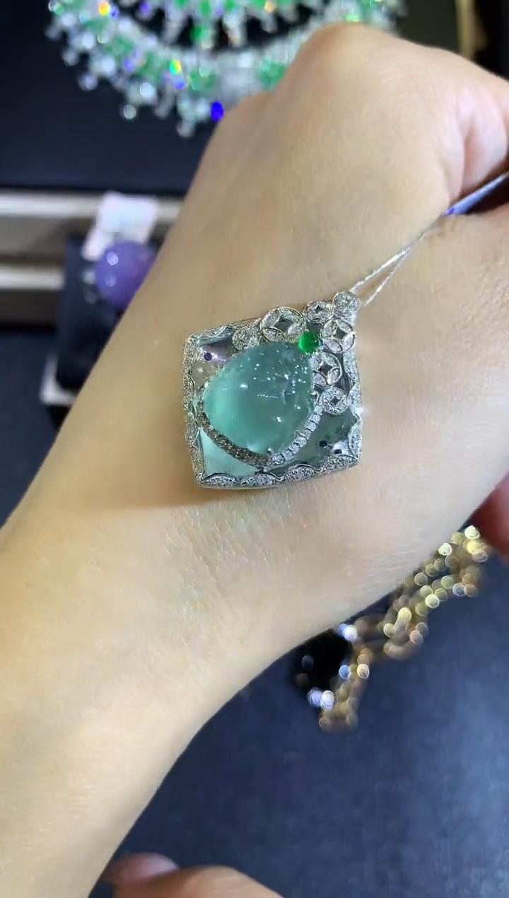 【闪购商品】翡翠吊坠(不含链)18K金镶嵌a161         