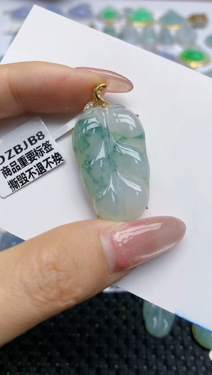 【闪购商品】翡翠挂件18K金镶嵌天然翡翠A货