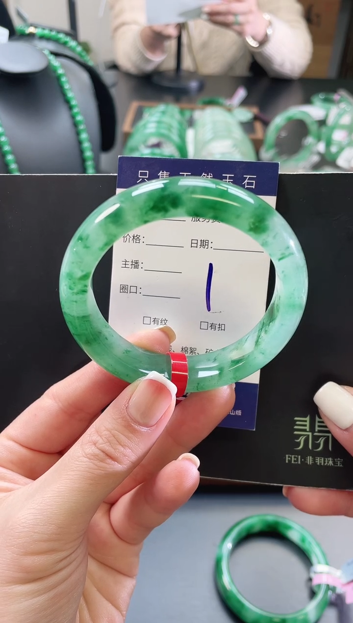 未镶嵌手镯石英质玉1