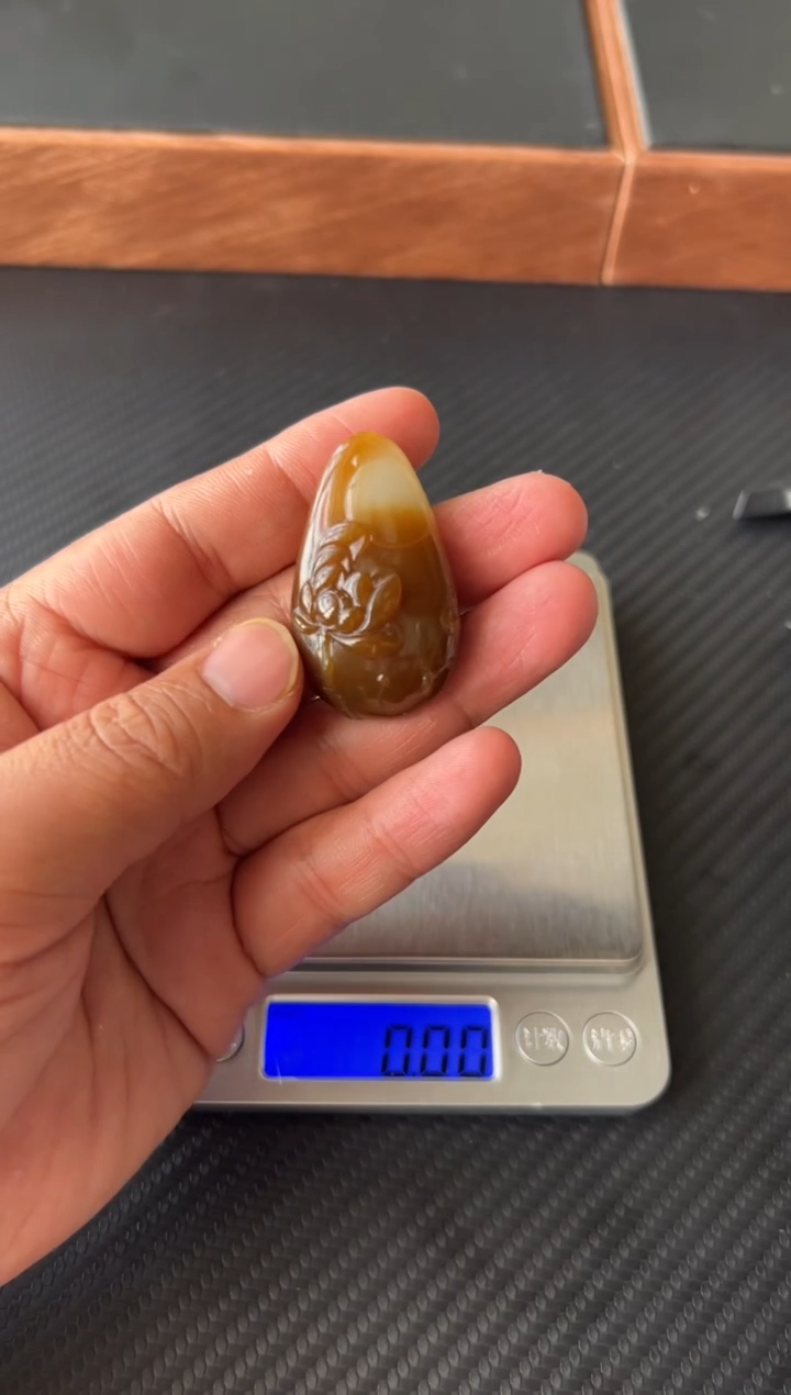 和田玉未镶嵌吊坠(赠链)若羌微色差