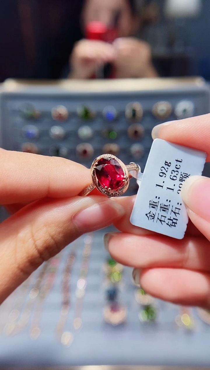 18K金镶嵌戒指碧玺1.63.