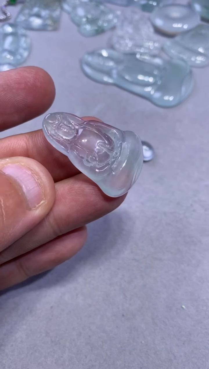 吊坠(不含链)未镶嵌翡翠观音2380   34.0  23.2  5.3