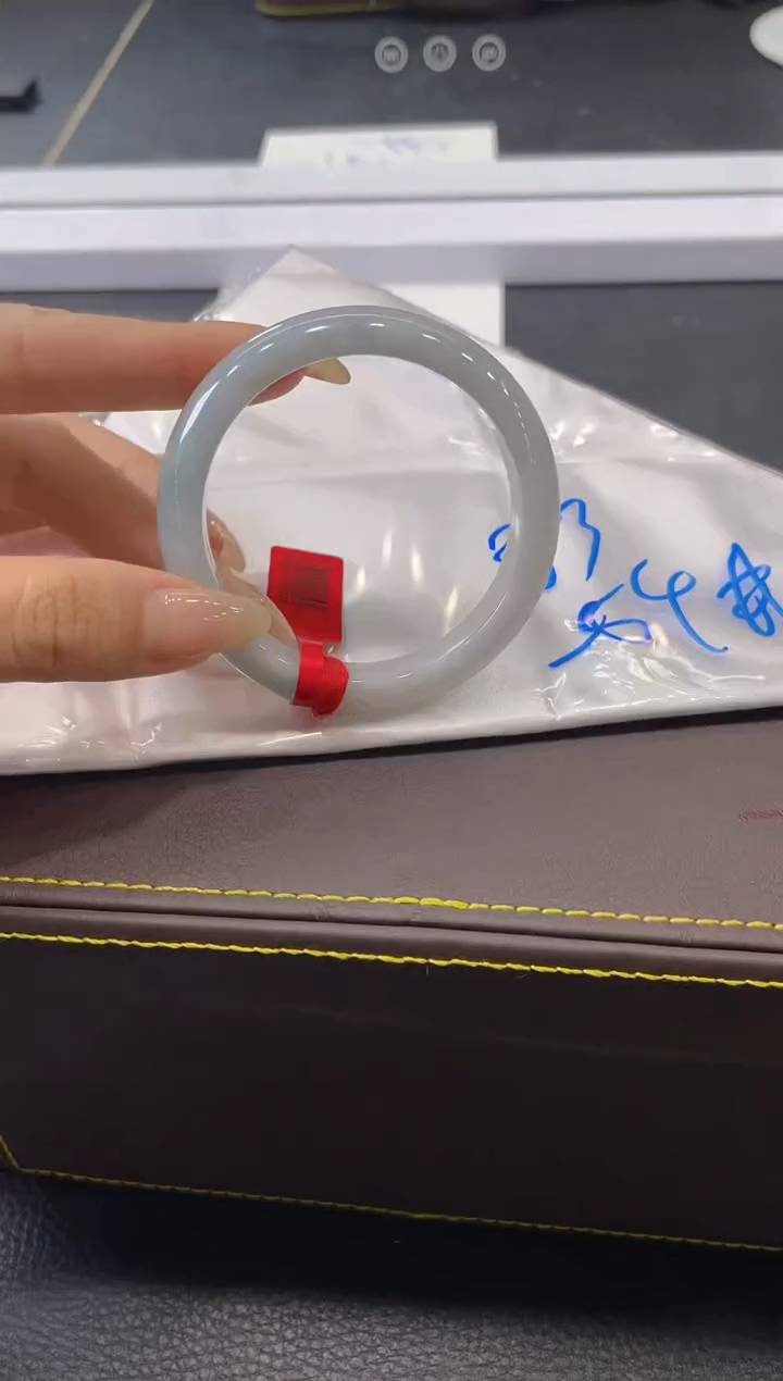 【闪购商品】翡翠手镯未镶嵌手镯