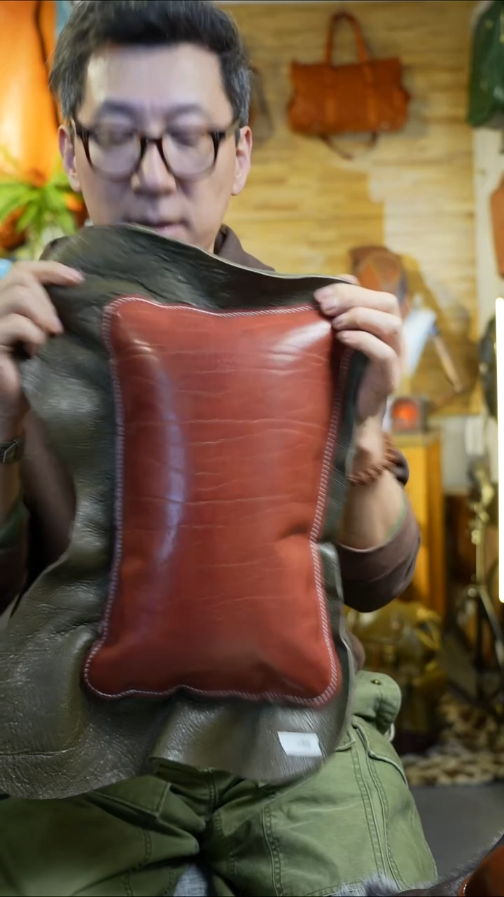 真皮配羊毛靠垫3号