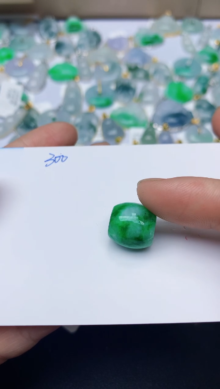 【闪购商品】翡翠颈饰未镶嵌天然翡翠A货  