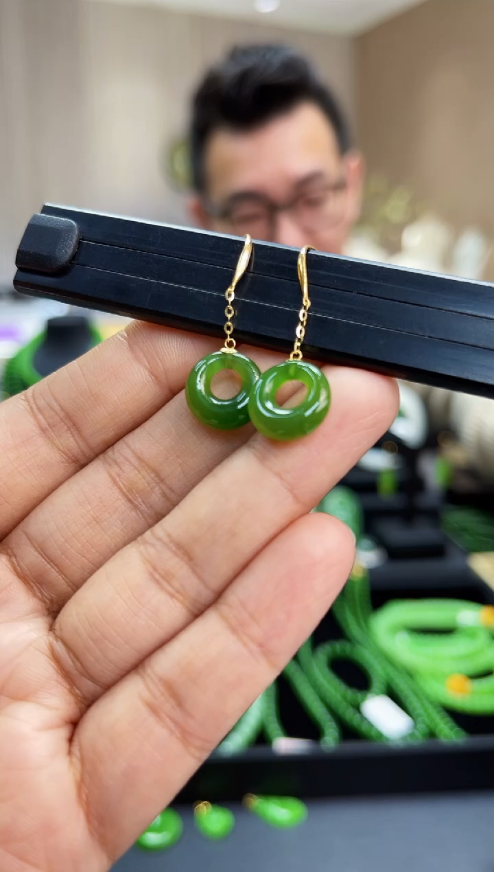 【闪购商品】和田玉（碧玉）吊坠18K金镶嵌偏心扣耳环