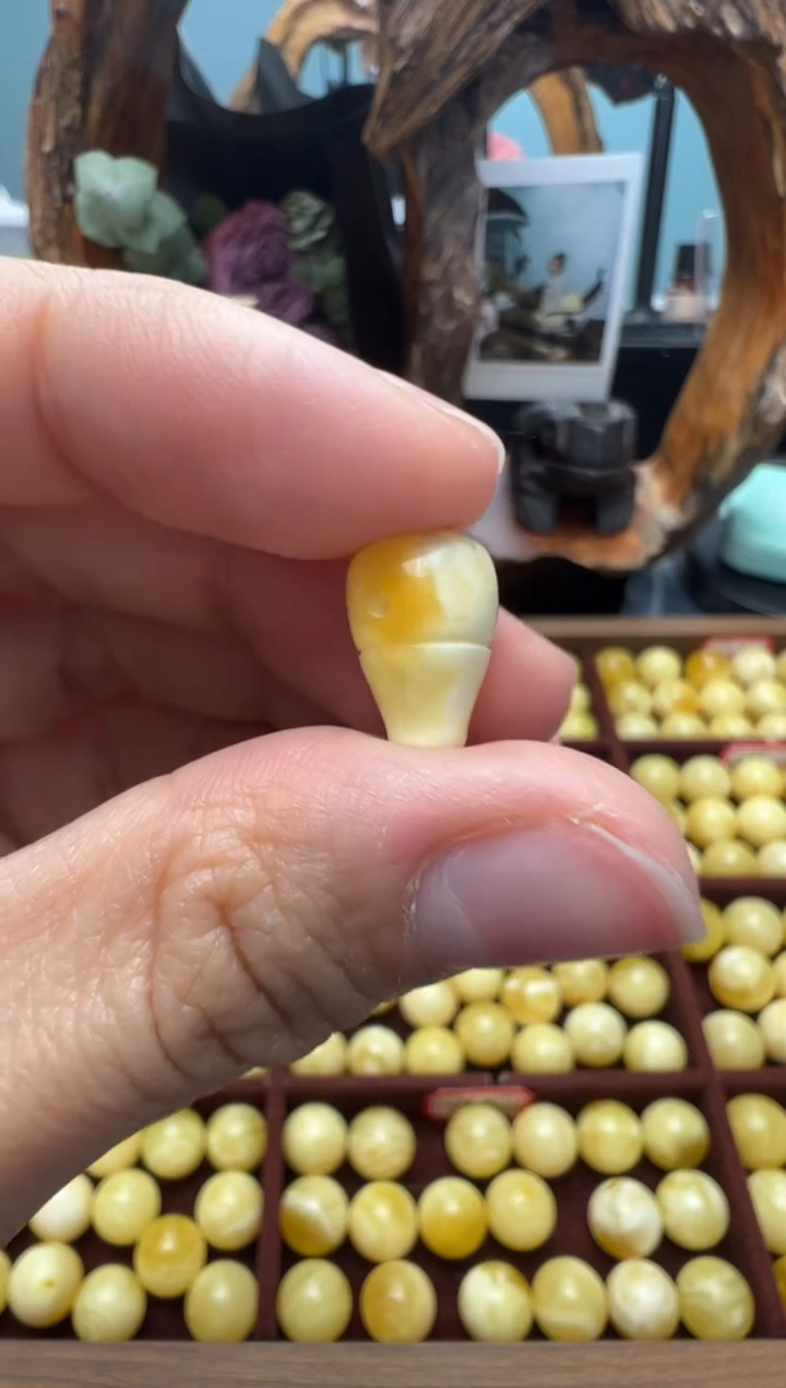 【闪购商品】蜜蜡裸石未镶嵌俄料三通8.7mm0.505克