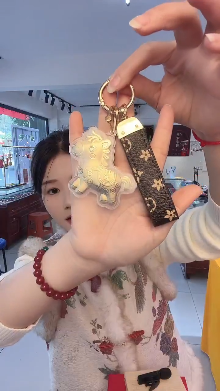 龙母吉物创意马挂件