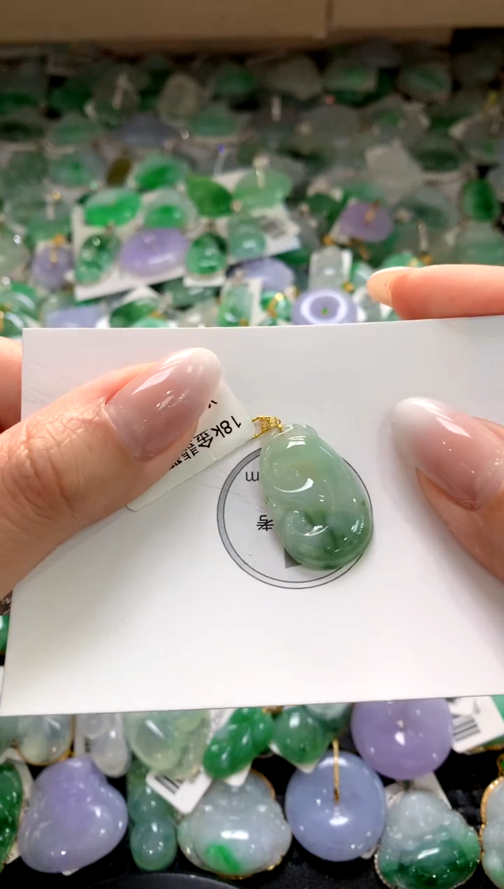 颈饰18K金镶嵌翡翠1111111111111111