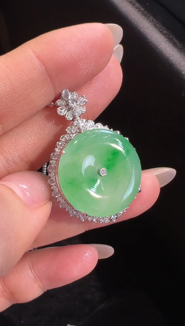 【闪购商品】翡翠吊坠(不含链)18K金镶嵌吊坠