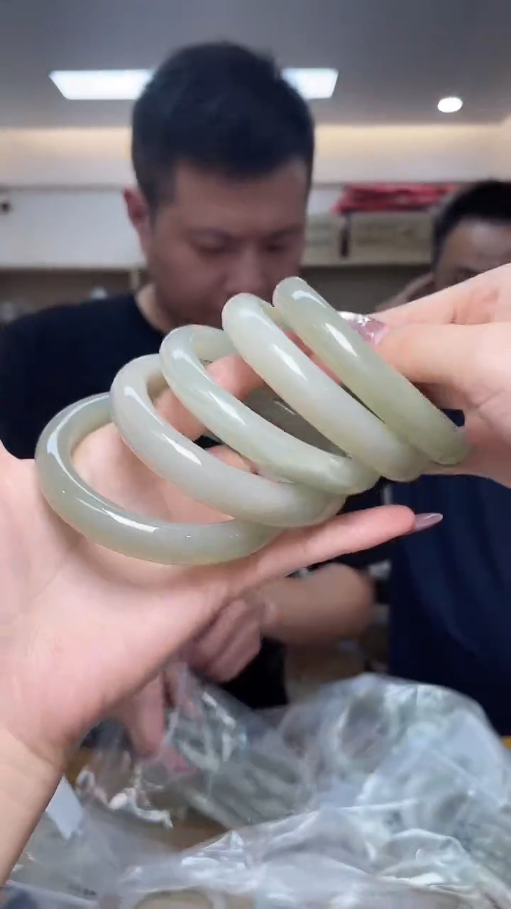 和田玉手镯未镶嵌下单备注圈口51-58*（多样性单个发货）