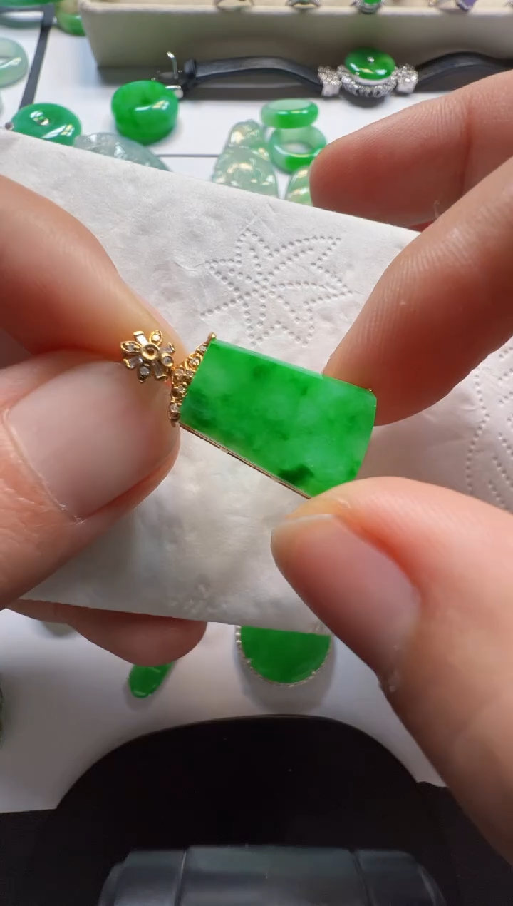 吊坠(不含链)18K金镶嵌翡翠2880