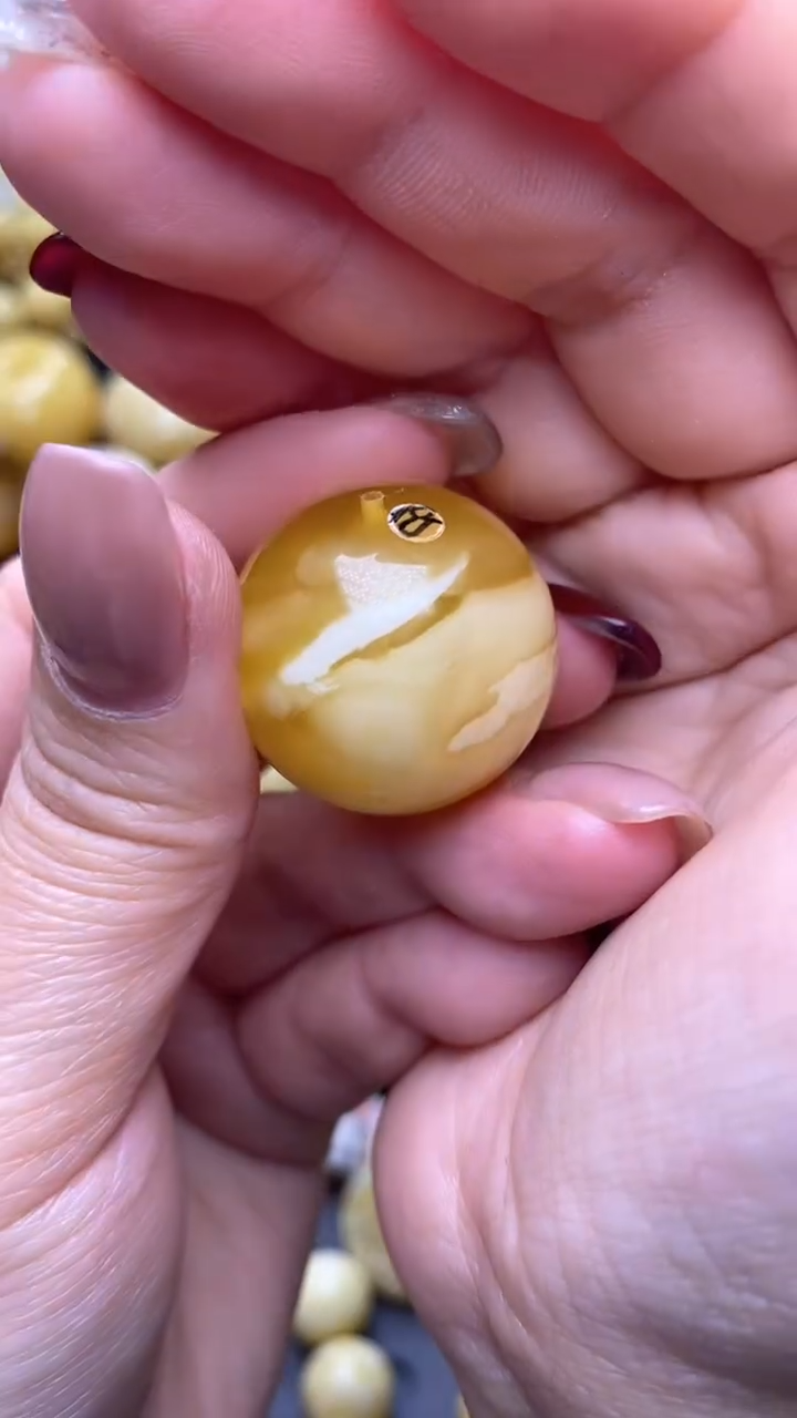 【闪购商品】琥珀裸石未镶嵌月.28/卡25.8