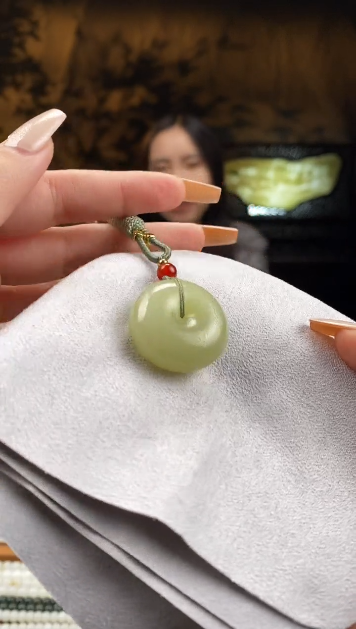 颈饰未镶嵌和田玉黄口 平安扣 28X13mm（无包容）