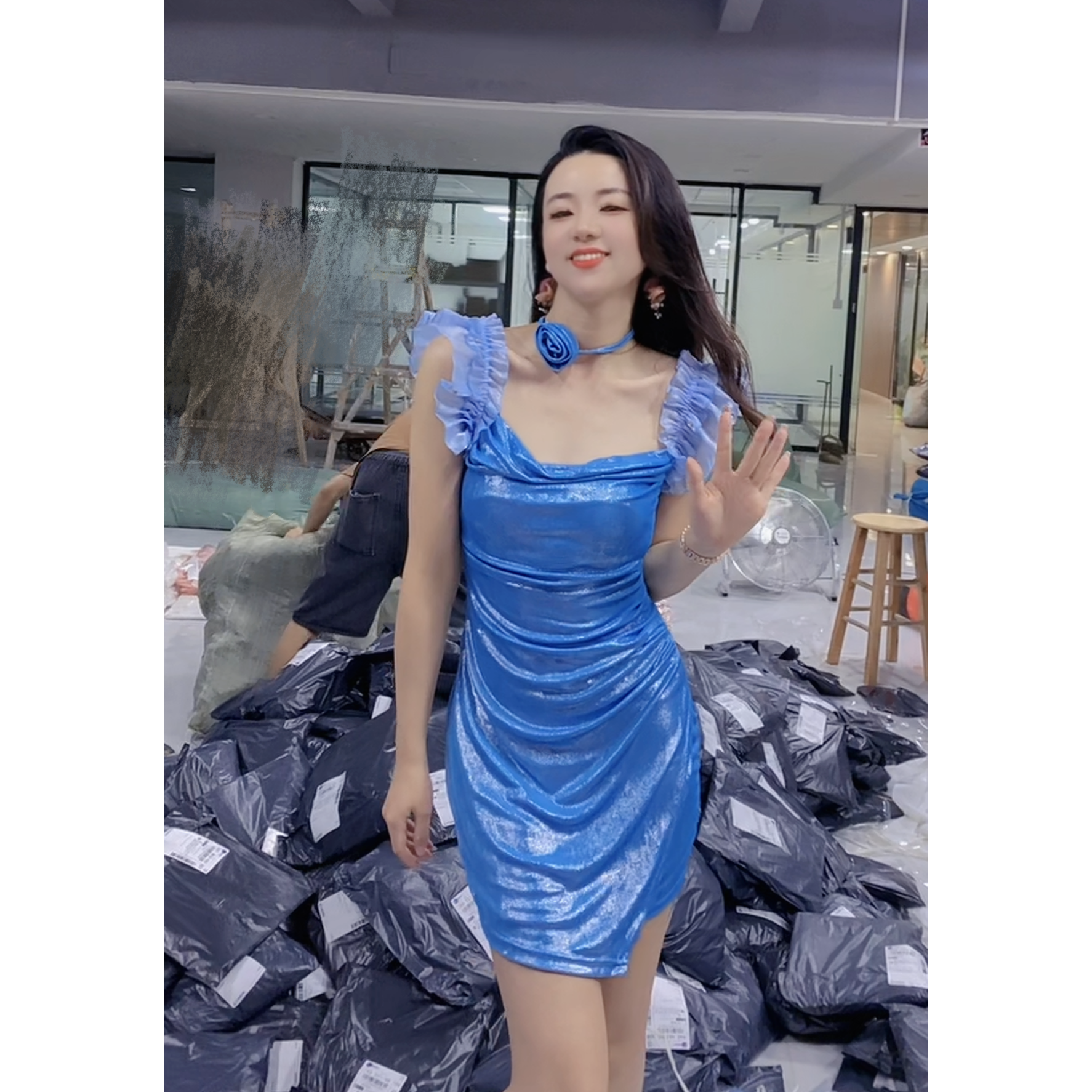 春季新款原创设计师款显瘦性感花朵挂脖显瘦连衣裙LYQ90895