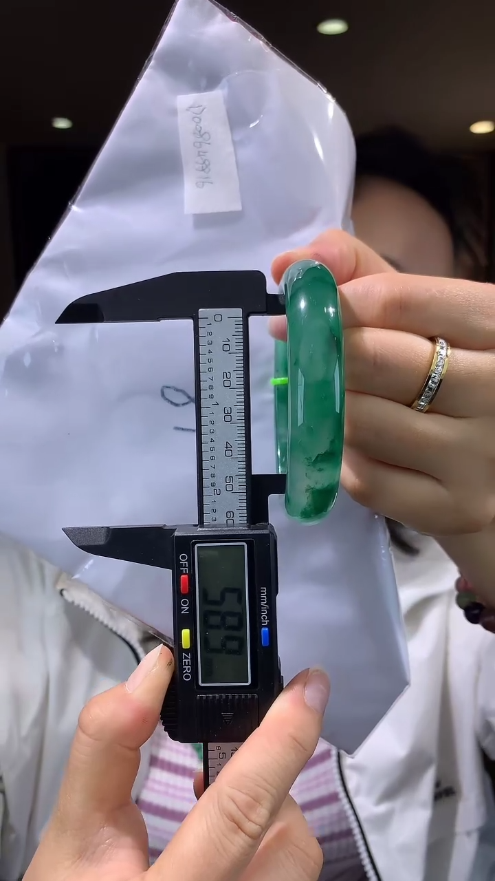 【闪购商品】石英质玉手镯未镶嵌拍一发一11