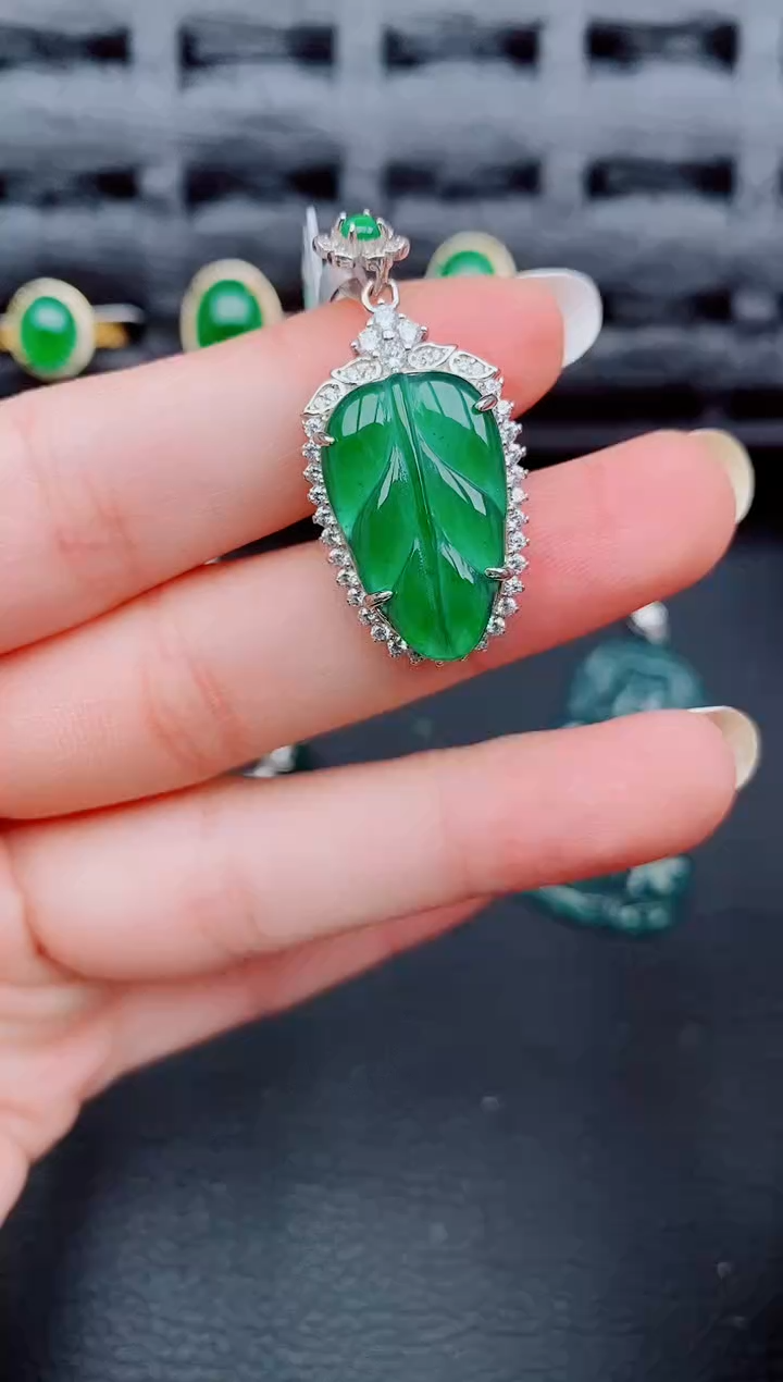 【闪购商品】翡翠颈饰银S925镶嵌天然a货翡翠736