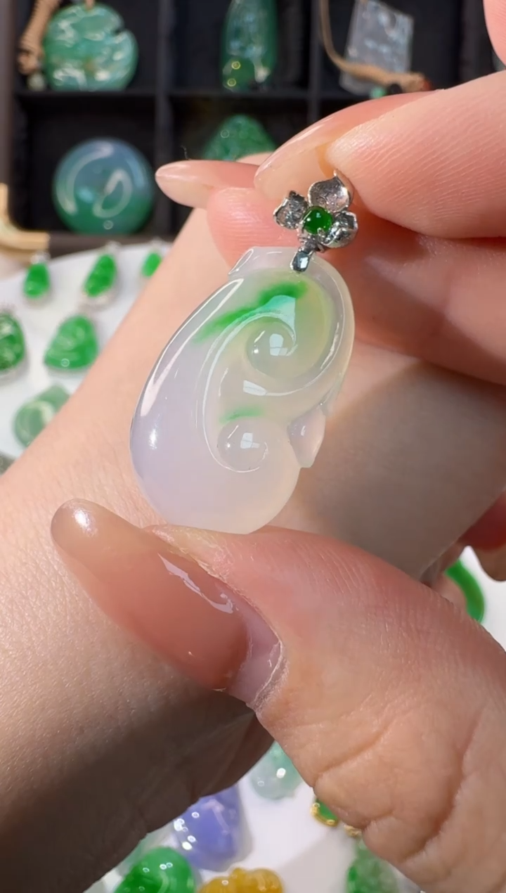 颈饰18K金镶嵌翡翠缅甸A货翡翠