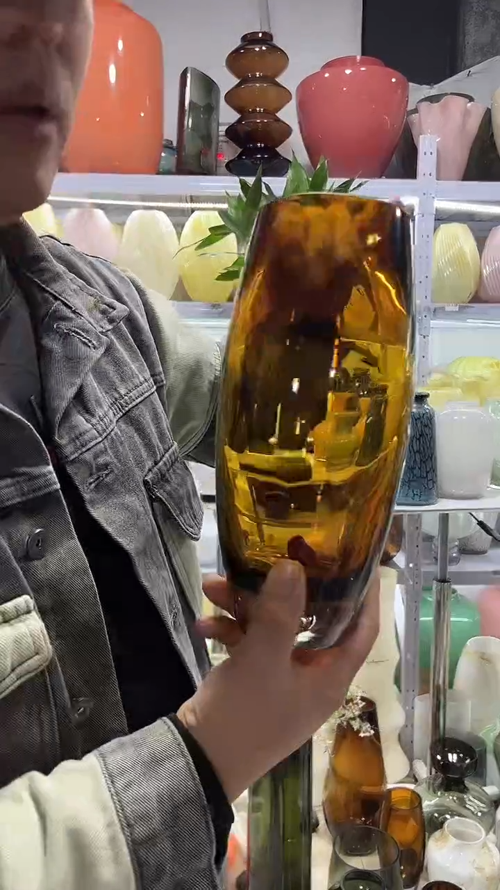 琥珀色花瓶..微瑕介意勿拍