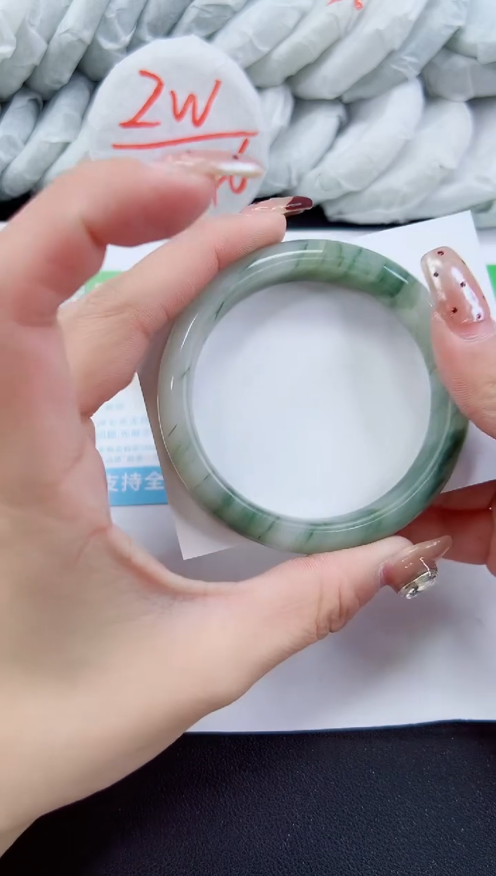 【闪购商品】石英质玉手镯未镶嵌247