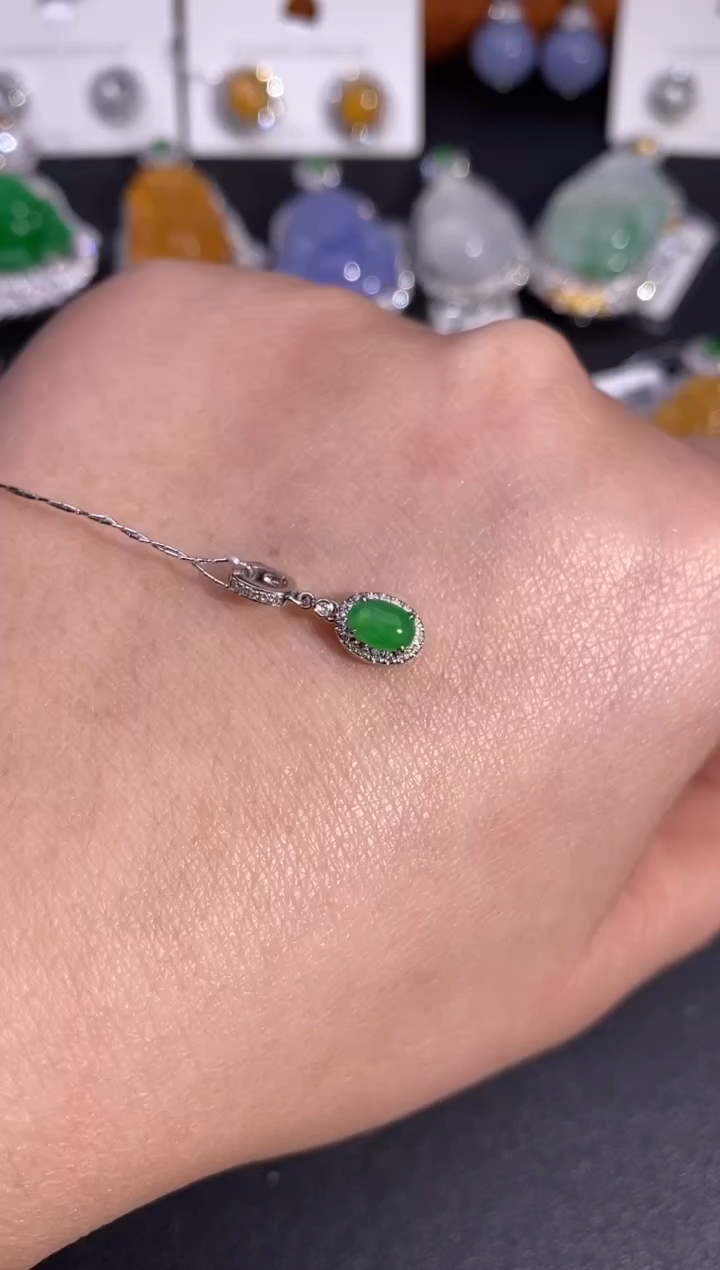 【闪购商品】翡翠颈饰18K金镶嵌吊坠