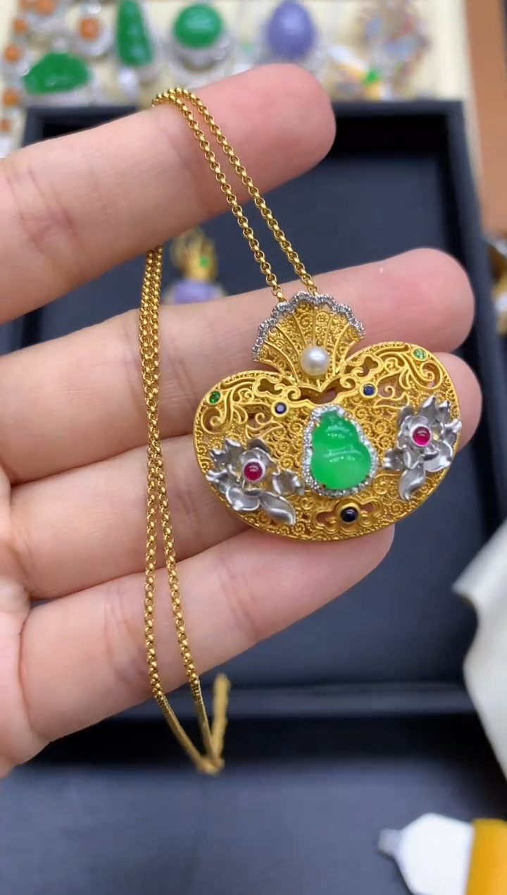 颈饰18K金镶嵌翡翠795-中国好珍宝