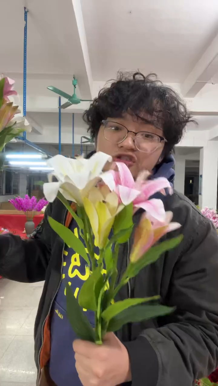 【闪购商品】仿真绿植百合花2束