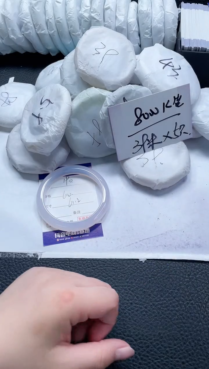 【闪购商品】石英质玉手镯未镶嵌190-60