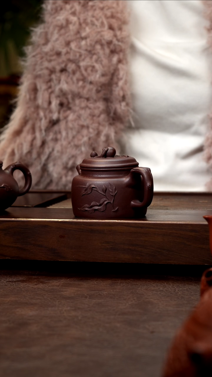 茶壶紫砂紫泥泥绘德钟130cc左右