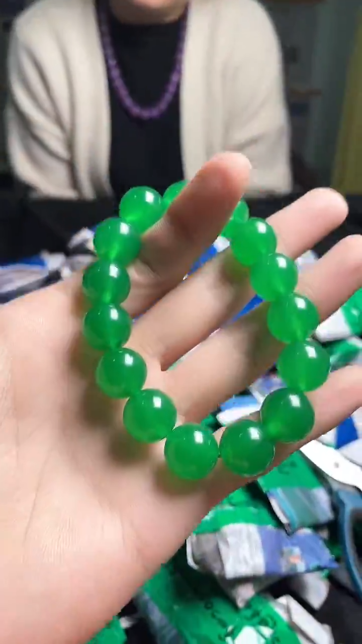 猛子收货满绿手串