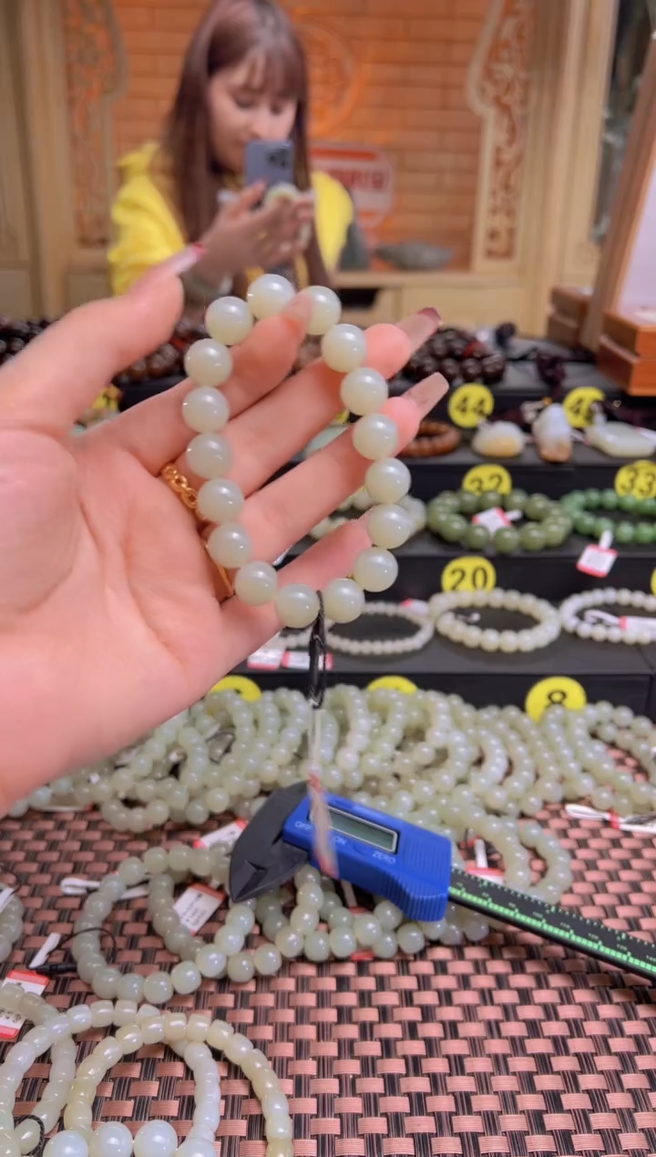 【闪购商品】和田玉手串未镶嵌且末料青白玉卡12手串