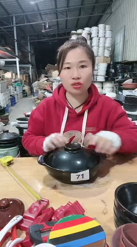 【闪购商品】71瑕疵黑锅带盖，，