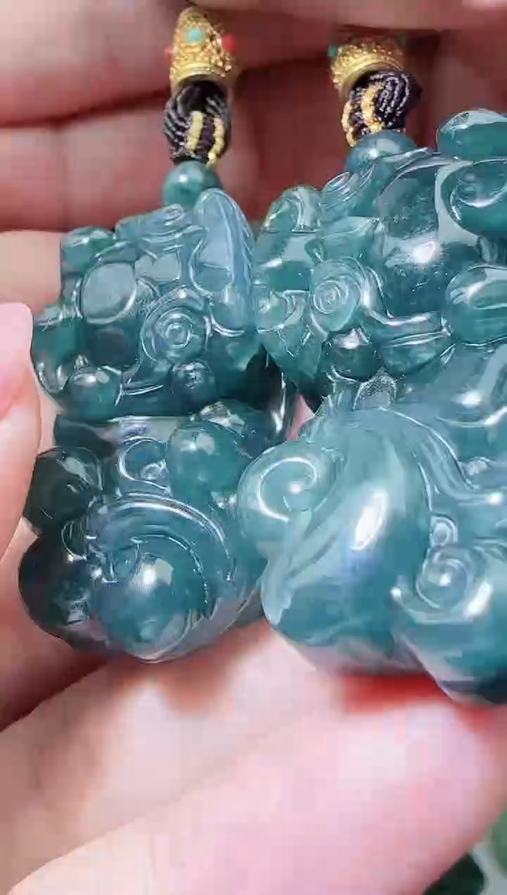 颈饰未镶嵌翡翠 多样性发其一   貔貅