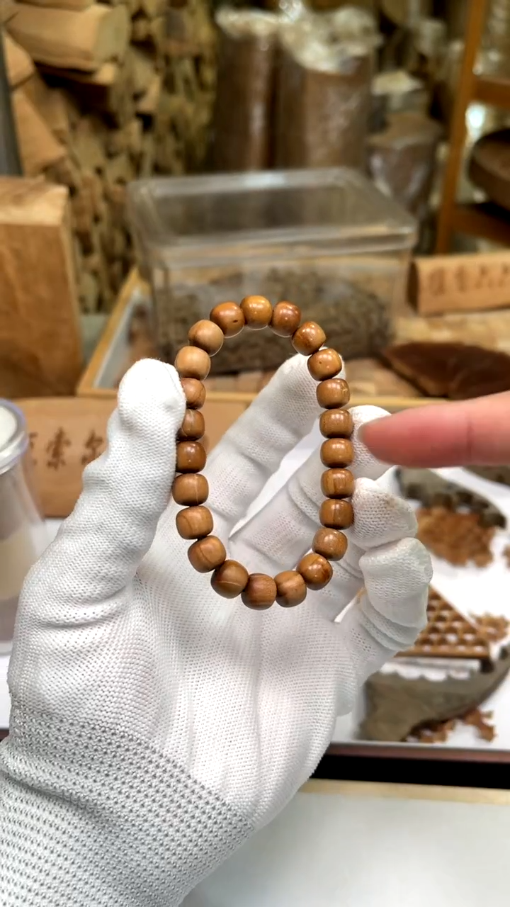 【闪购商品】檀香木其他四剖料8x9微瑕单圈