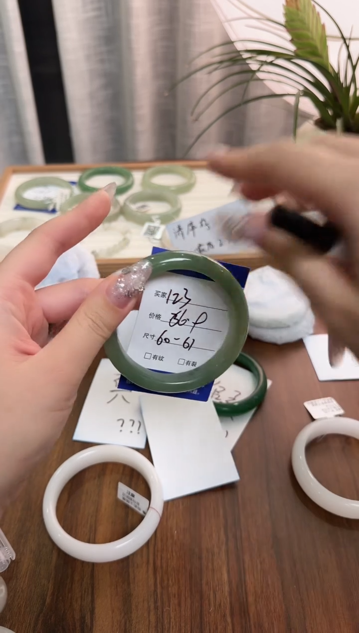 未镶嵌手镯石英质玉123