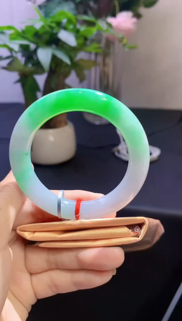 未镶嵌手镯翡翠翡翠手镯圈口53.6-t120手镯定金2万卖价13.9万