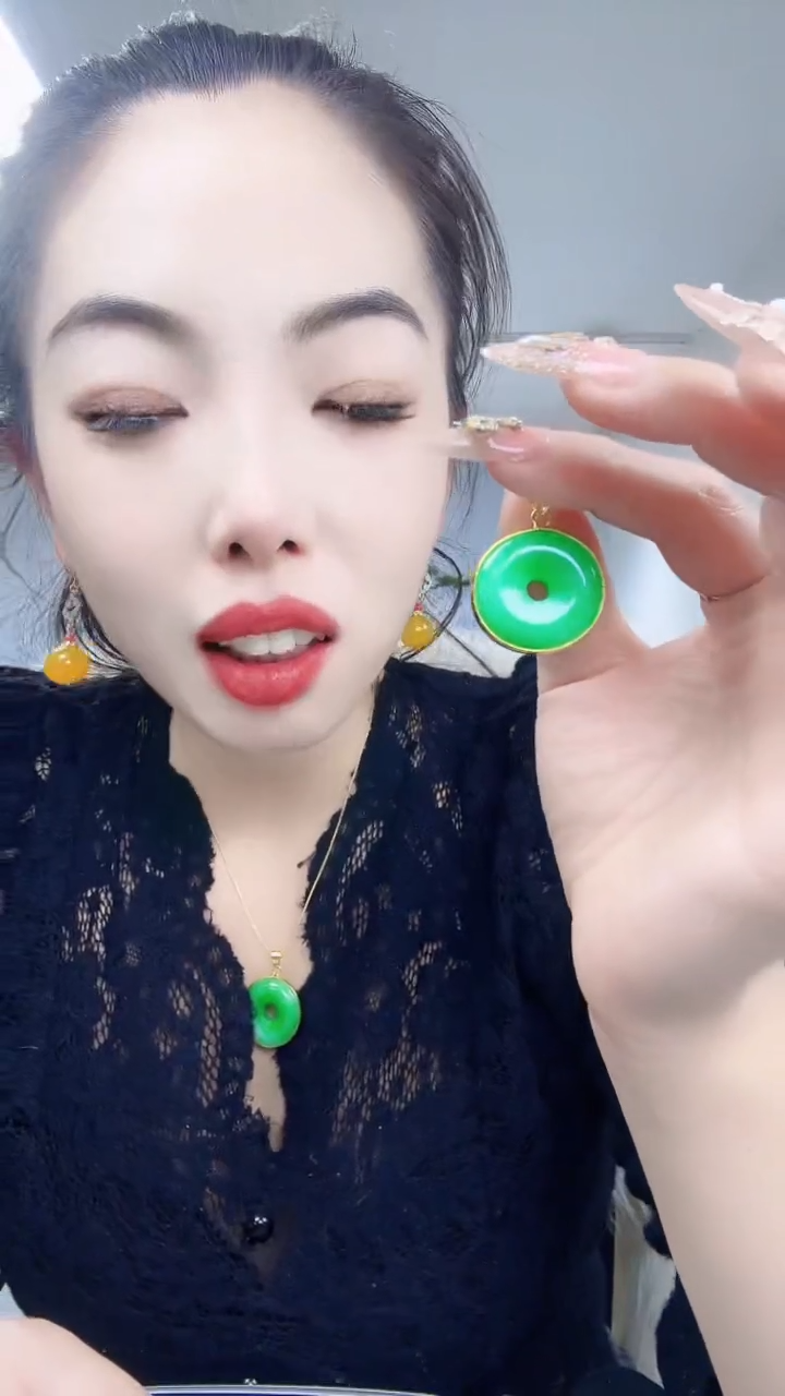 【闪购商品】石英质玉颈饰合金平安扣