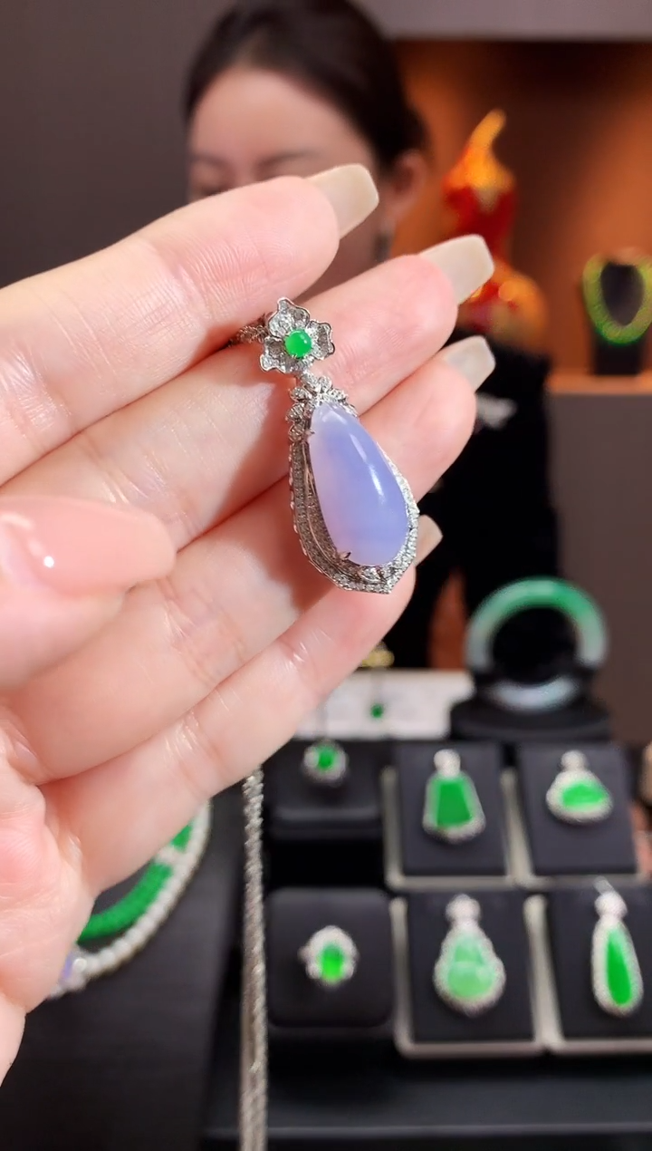 【闪购商品】翡翠颈饰18K金镶嵌紫福瓜