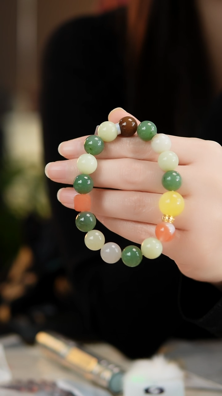 18K金镶嵌手链和田玉（糖玉）A70多宝和田玉