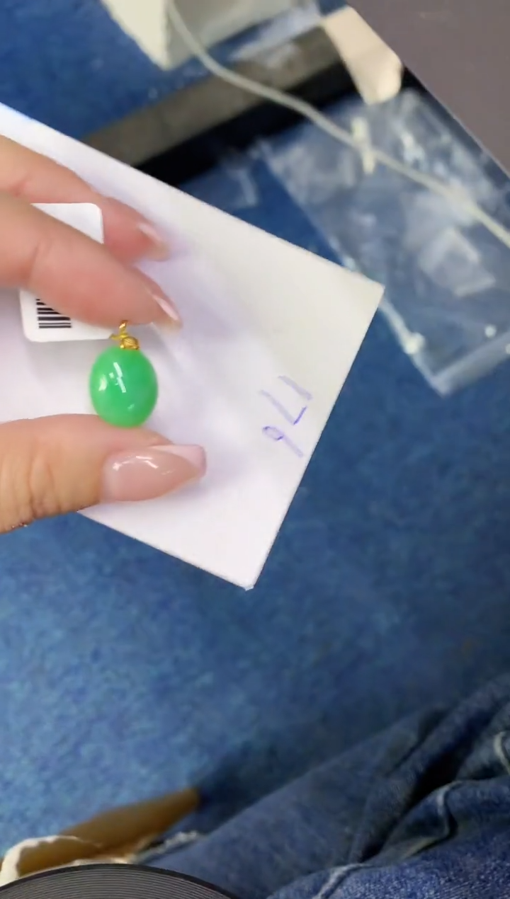 翡翠18K金镶嵌颈饰缅甸天然翡翠A货