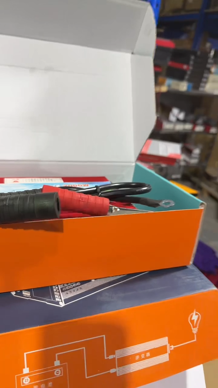红色修正12V2000W充电及逆变器