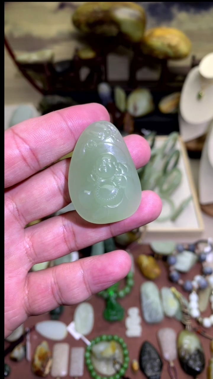 【闪购商品】和田玉颈饰未镶嵌冰底佛