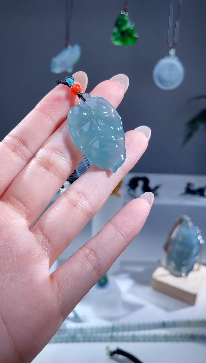 【闪购商品】翡翠颈饰未镶嵌天然A货翡翠叶子